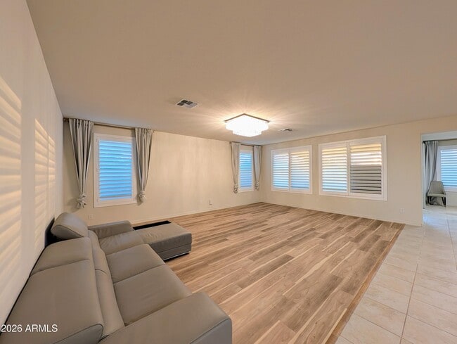 Building Photo - 5902 N 86th Dr