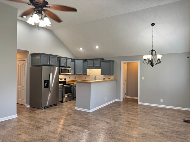 Building Photo - Cute 3 Bedroom Ranch in Fox Crossing! Conv...