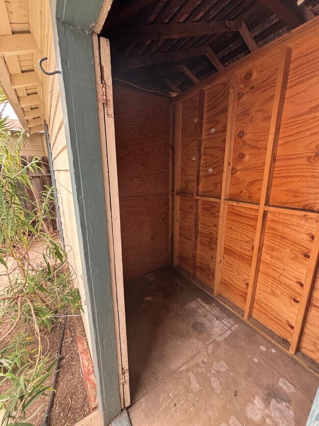 Building Photo - Charming One-Bedroom Retreat in Prime Santa Barbara Location
