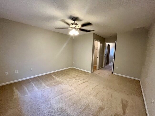 Building Photo - 8202 Downpatrick Ct