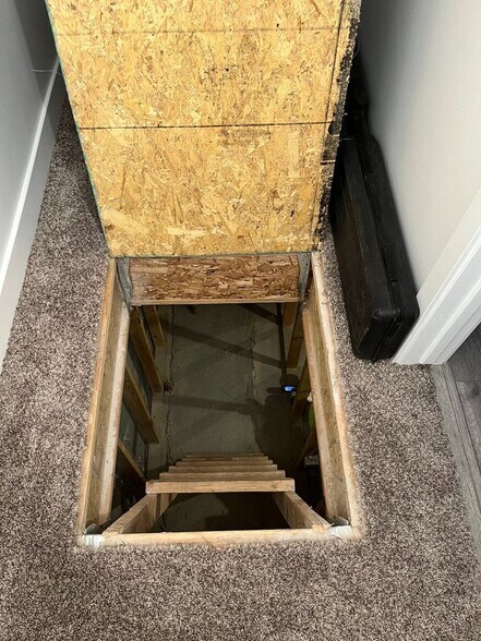 Building Photo - 1112 E Hatch Row