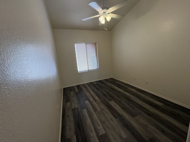 Building Photo - Great eastside location pet friendly