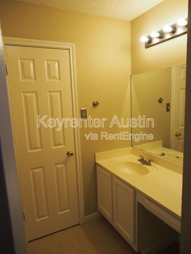 Building Photo - 1702 Verbena Way