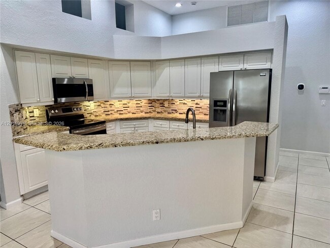 Building Photo - 2525 Bay Pointe Ct