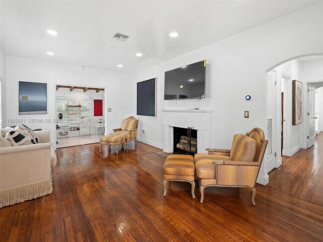 Building Photo - 314 Romano Ave