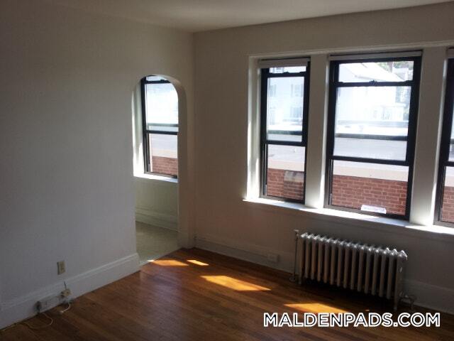 Building Photo - 349 Pleasant St