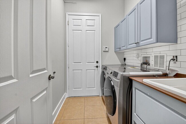 Building Photo - 9917 Cobblestone Creek Dr