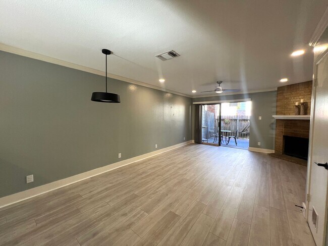 Building Photo - Two Stories, 2 Bedrooms 1.5 Baths Condo for Rent in Central Austin, Downtown, S Lamar and Hwy 290