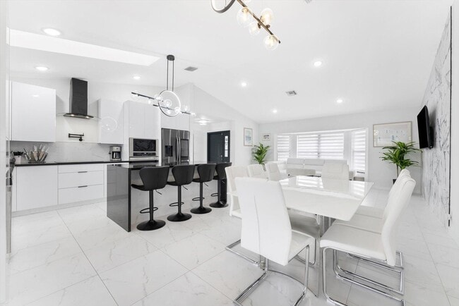 Building Photo - 13947 Geranium Pl