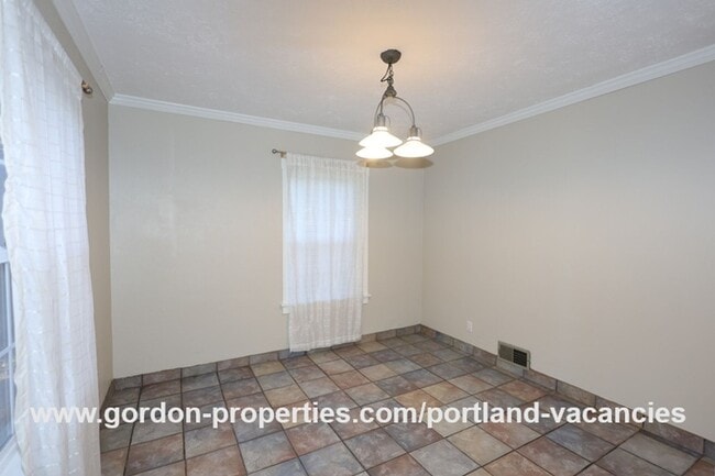 Building Photo - MOVE IN SPECIAL: SE Cesar E Chavez Blvd - ...