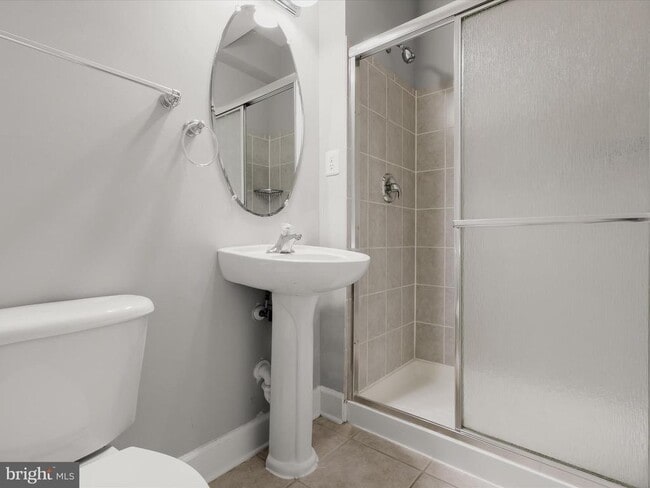 Building Photo - 563 Pelican Ave