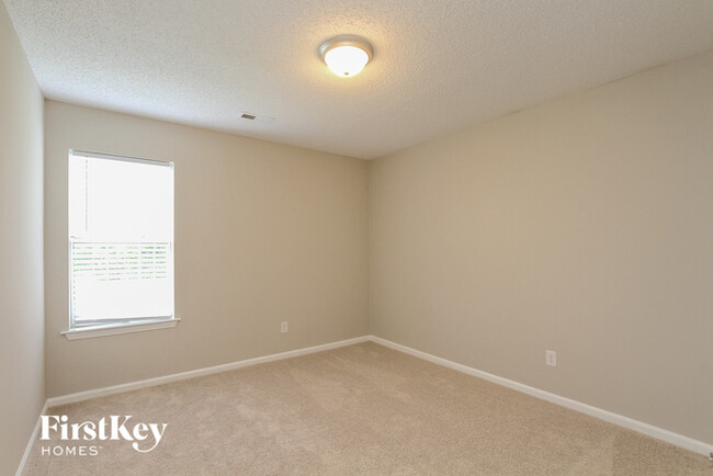 Building Photo - 8720 Kismet Dr