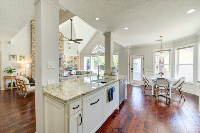 Building Photo - 12503 Whispering Sands Ct