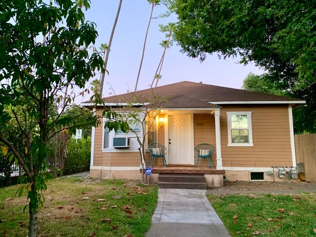 Primary Photo - 900 N El Molino Ave.