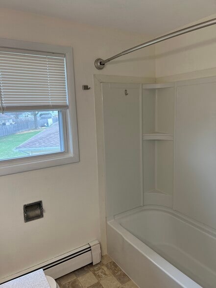 Tub - 42946 Emerald Dr