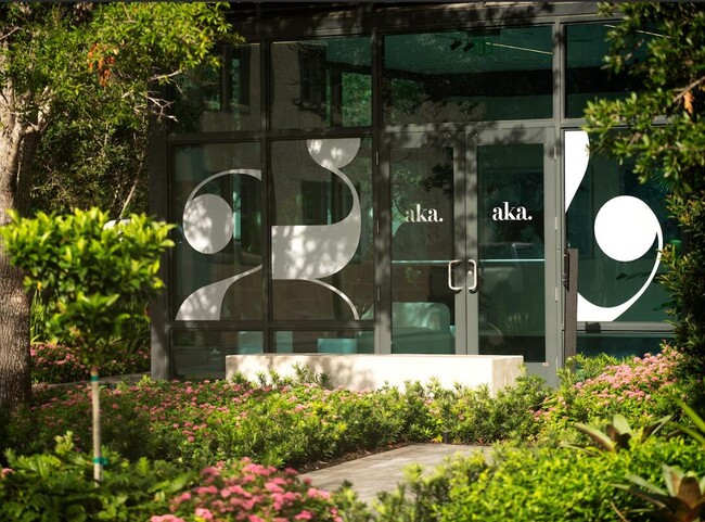 Building Photo - 695 S Olive Ave