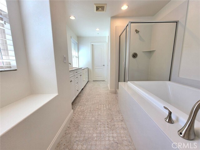 Building Photo - 56 Latitude