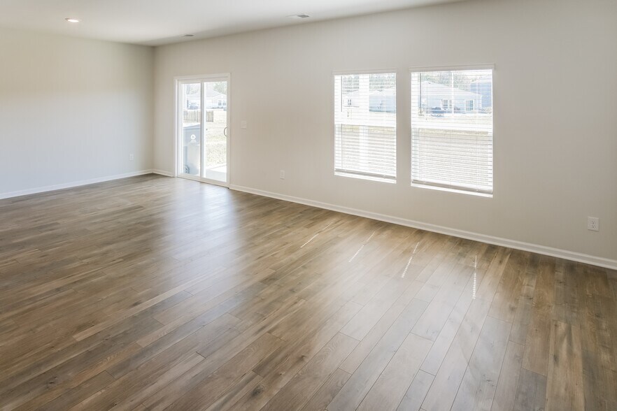 Building Photo - 708 Watercliff Dr