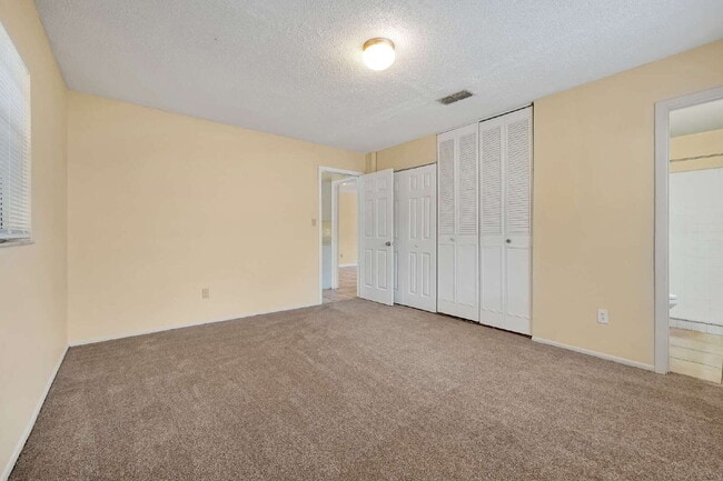 Building Photo - "Charming 2-Bed, 2-Bath Townhouse Retreat in Orlando's Heart - 1010 Sq Ft of Comfort!"