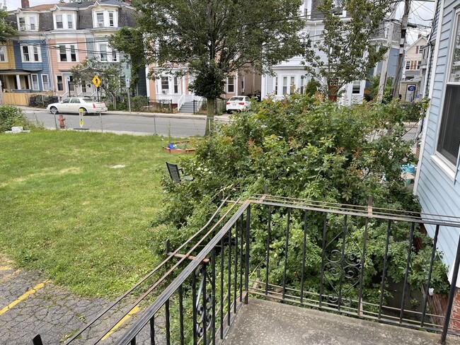 Building Photo - 79 Newton St