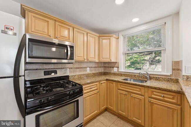 Building Photo - 3621 S Kemper Rd