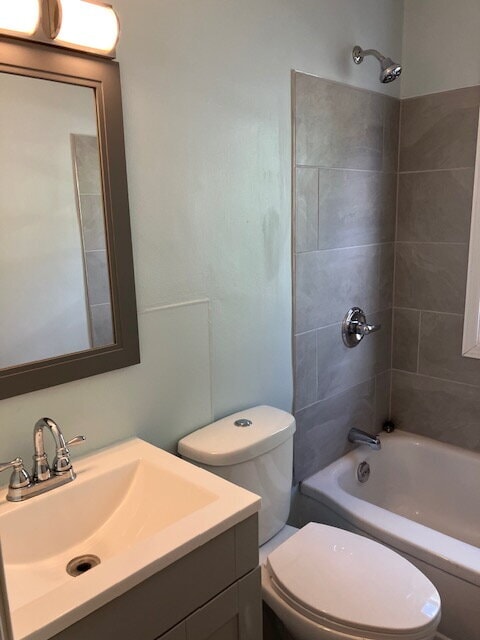 Building Photo - Bright & Comfortable 2-Bed, 1-Bath with Sp...