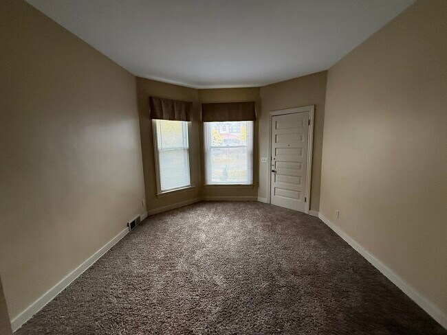 Building Photo - 215 Prospect Ave NE