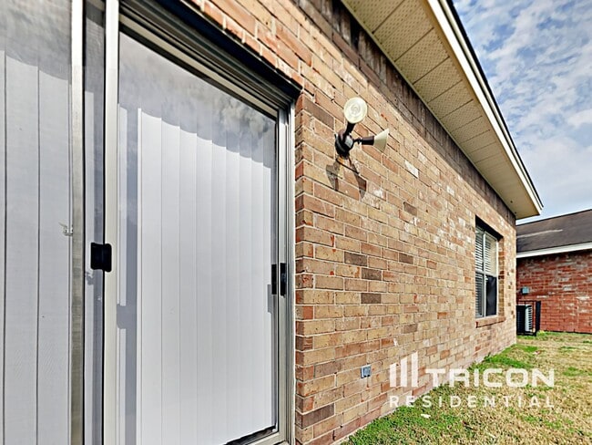 Building Photo - 3223 Kelling St
