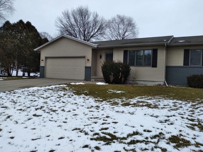 Building Photo - 702 Westward Dr