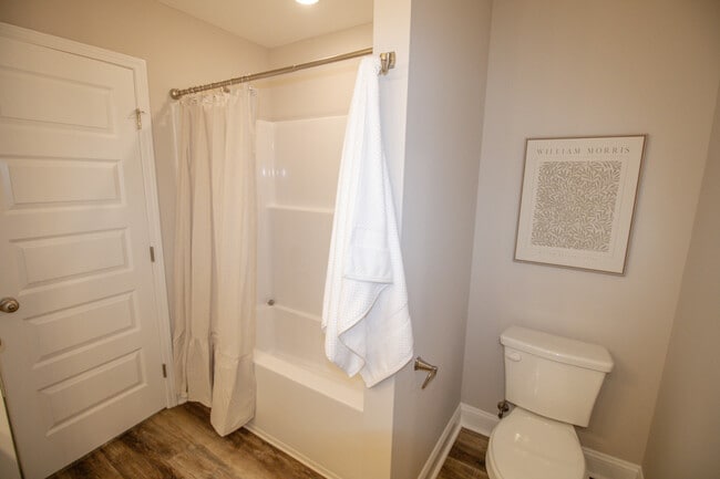 Building Photo - 116 Woodsedge Dr