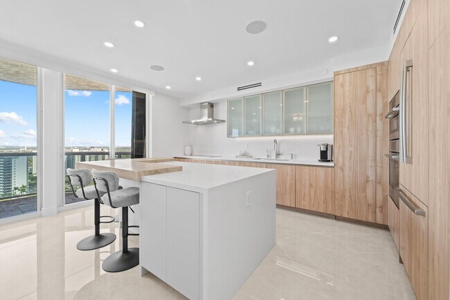 Building Photo - 3100 N Ocean Blvd