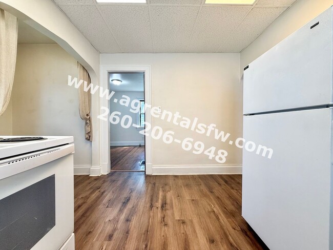 Building Photo - 811 Columbia Ave