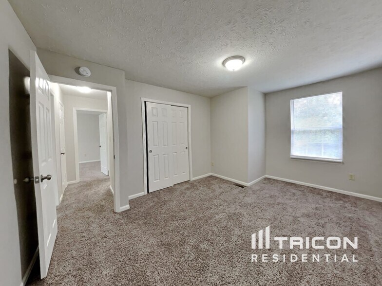 Building Photo - 6422 Coconut Ct