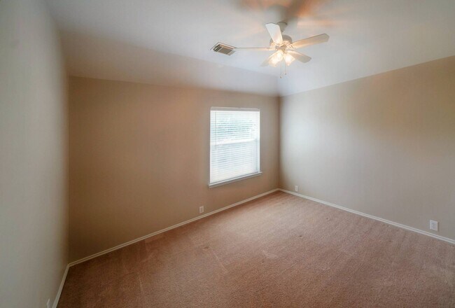 Building Photo - 4736 Green Bluff Dr