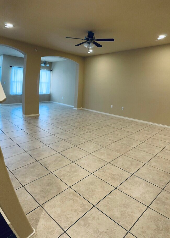 Building Photo - 5812 Montevista Dr
