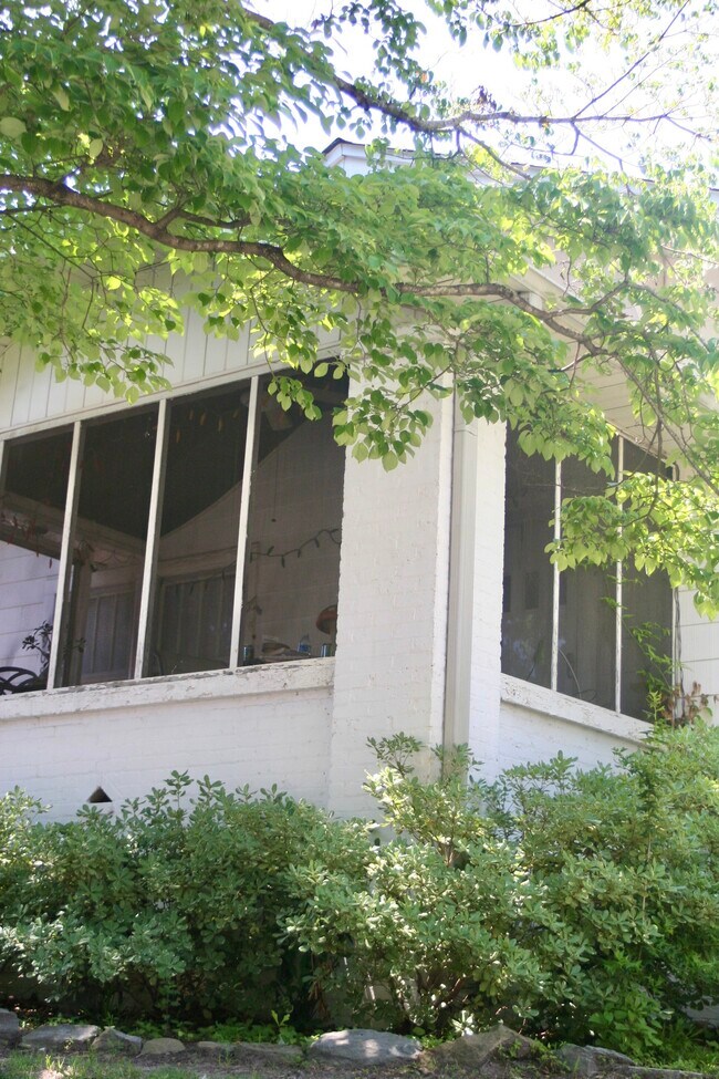 Exterior (Screened in front porch) - 908 Oxmoor Rd