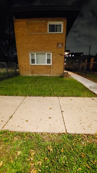 Building Photo - 343 E 107th St