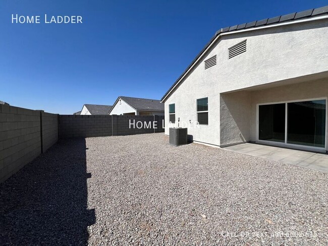 Building Photo - Modern 3-Bedroom, 2-Bath Home with Spaciou...