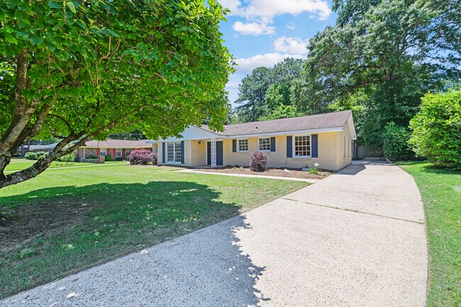 Building Photo - 3920 Meredith Dr