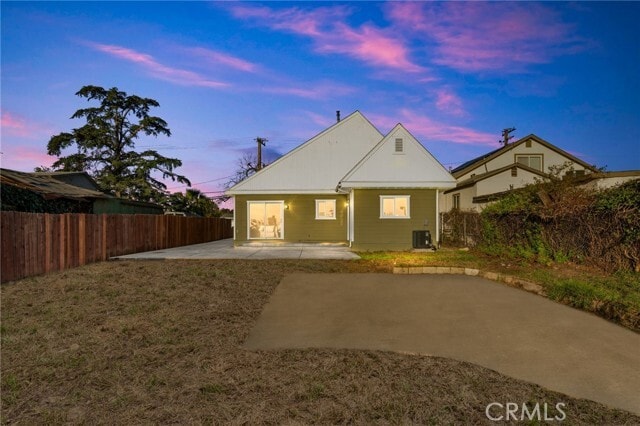 Building Photo - 7785 Vineyard Ave