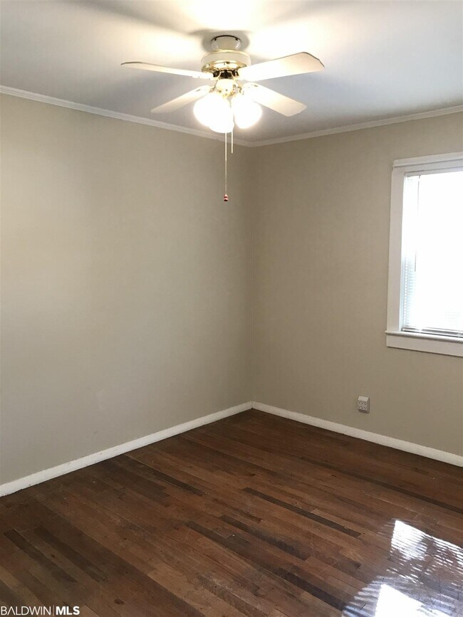 Building Photo - 523 Stimpson Ave