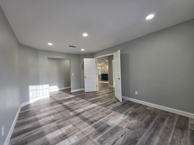 Building Photo - 1682 Village Pkwy