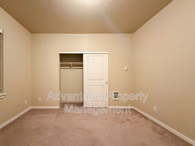 Building Photo - 519 Catron St N