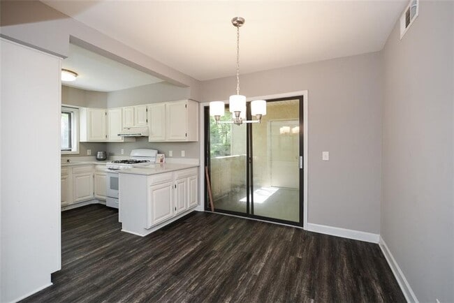 Building Photo - 607 Lismore SE