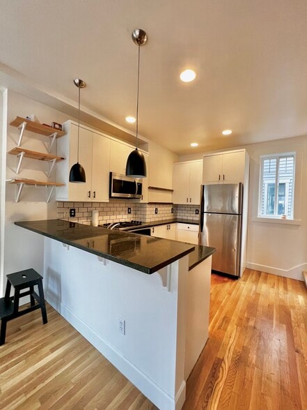 Building Photo - 1017 NE 125th St