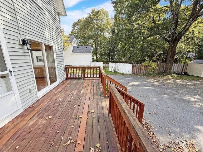 Building Photo - 52 Littleton Rd
