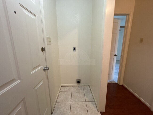 Building Photo - 3820 Water Oak Dr