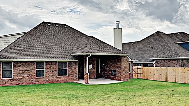 Building Photo - Beautiful Home - 4 Bedroom, 3 Bathroom with Bonus Room in East Edmond
