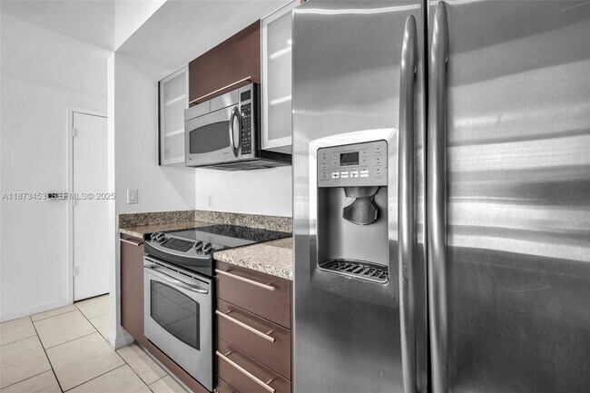 Building Photo - 951 Brickell Ave