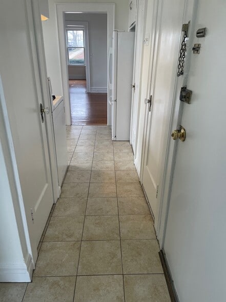 Building Photo - 38 Feiner Pl